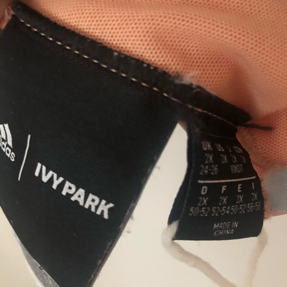 Ivy park by Adidas crop top. Size 2XL - Picture 4 of 4